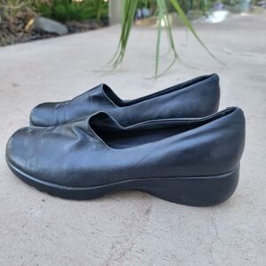 Easy Spirit Slip on Casual Shoes - Black - Women's Size 9
